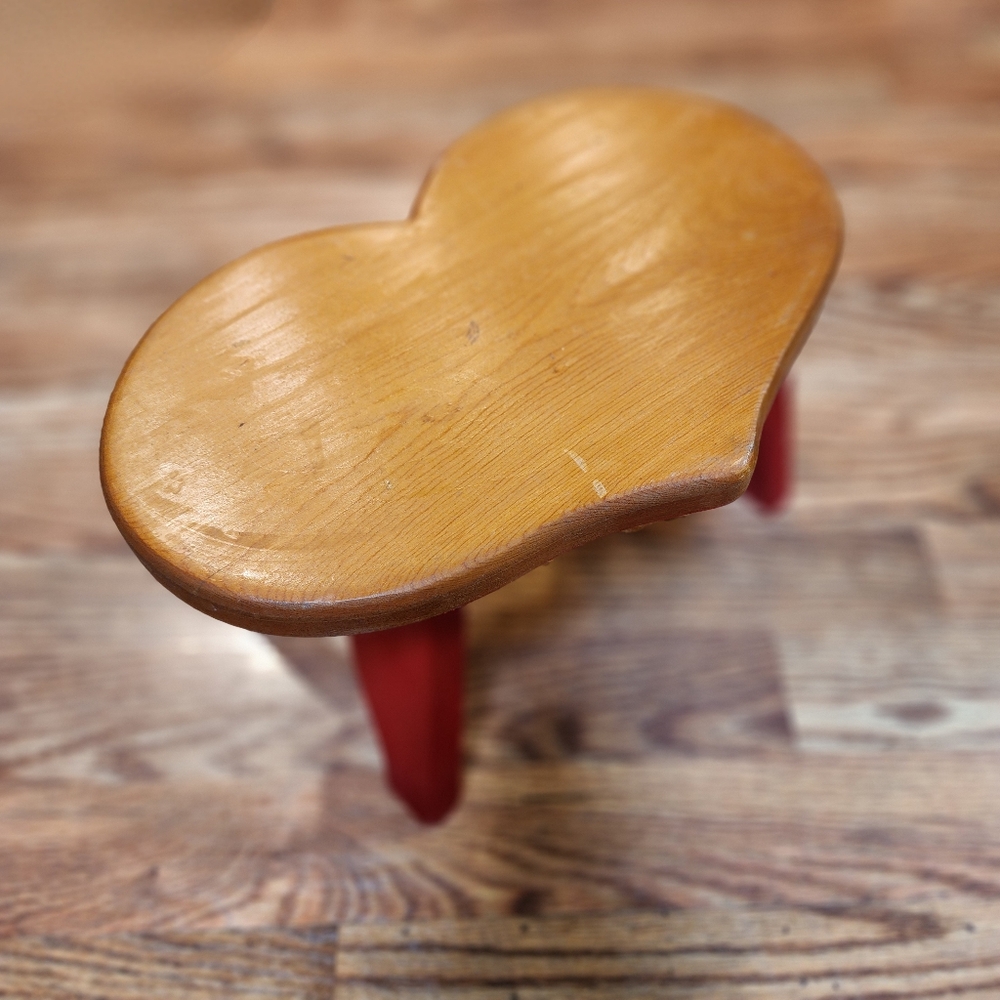 RARE Vintage Farmhouse Wood Heart Shaped Stool Plant Stand Milking Stool